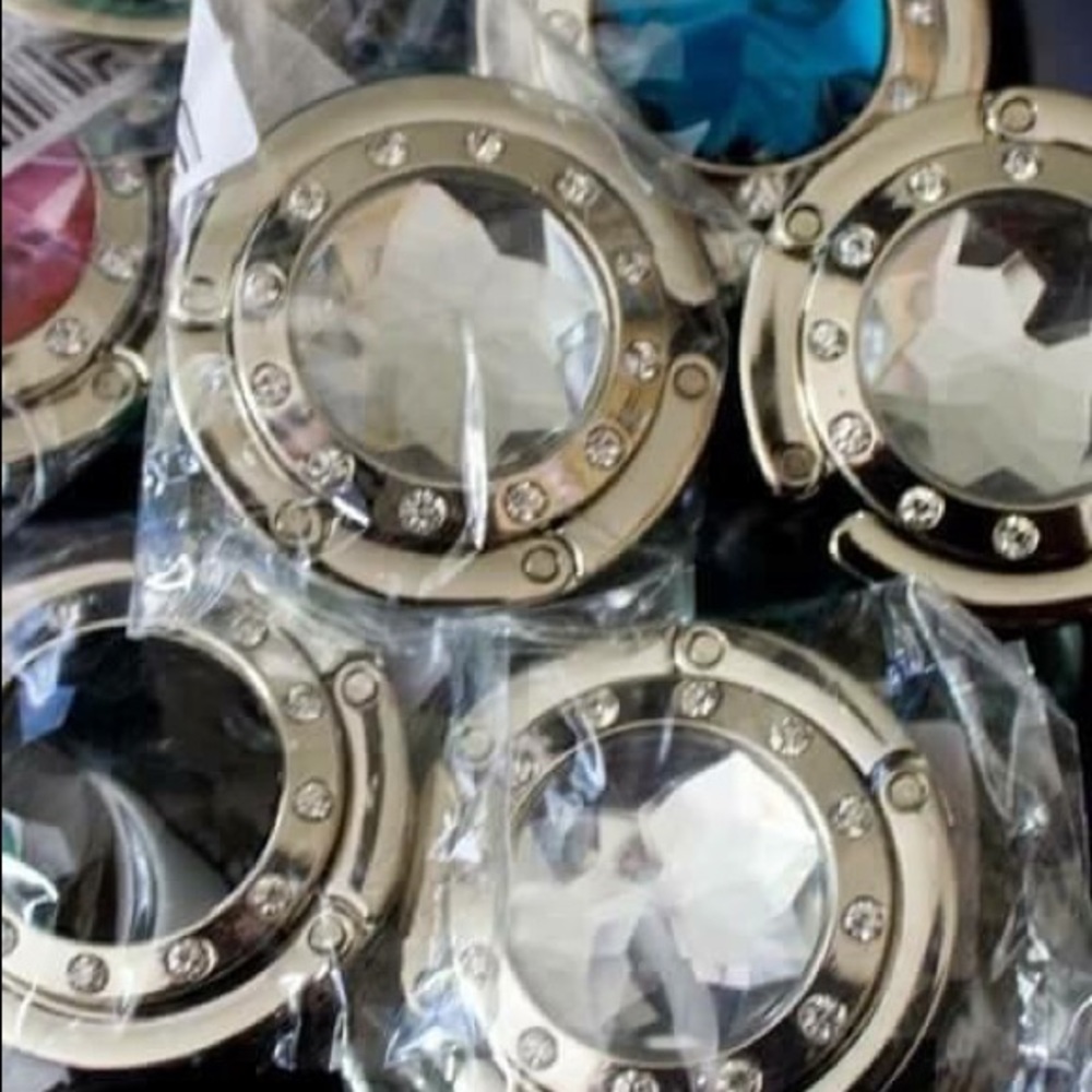 🔘Hook Hangers $6 each🔘Only a few left